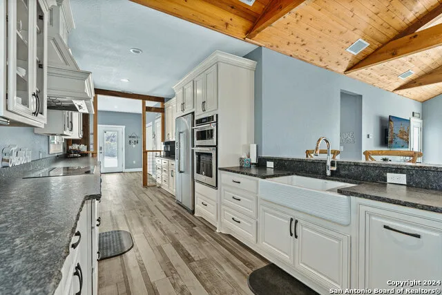 12501 PARK ROAD 37 Lakehills, TX 78063