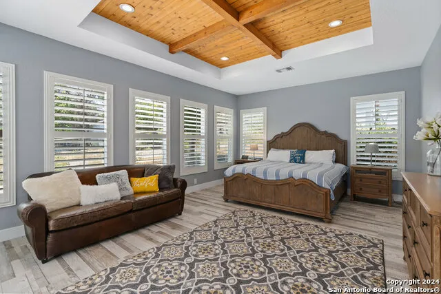 12501 PARK ROAD 37 Lakehills, TX 78063
