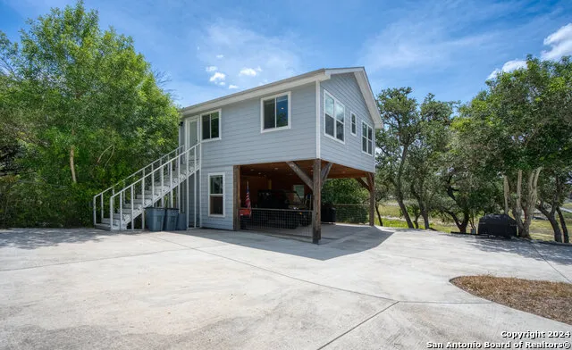 12501 PARK ROAD 37 Lakehills, TX 78063