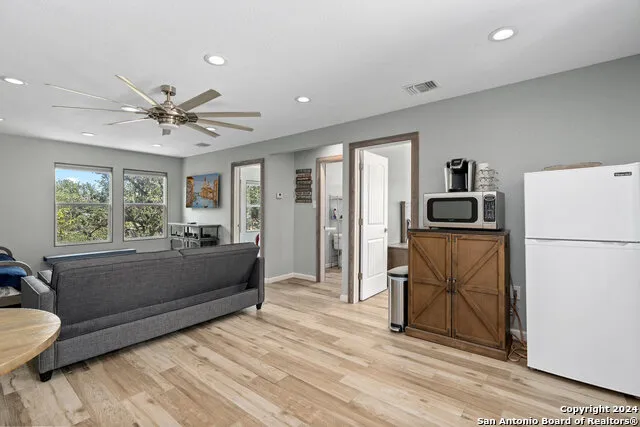 12501 PARK ROAD 37 Lakehills, TX 78063