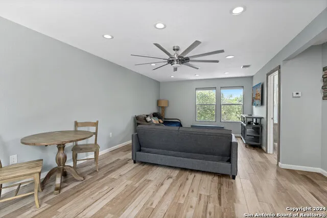 12501 PARK ROAD 37 Lakehills, TX 78063