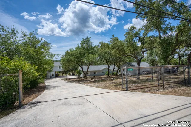 12501 PARK ROAD 37 Lakehills, TX 78063