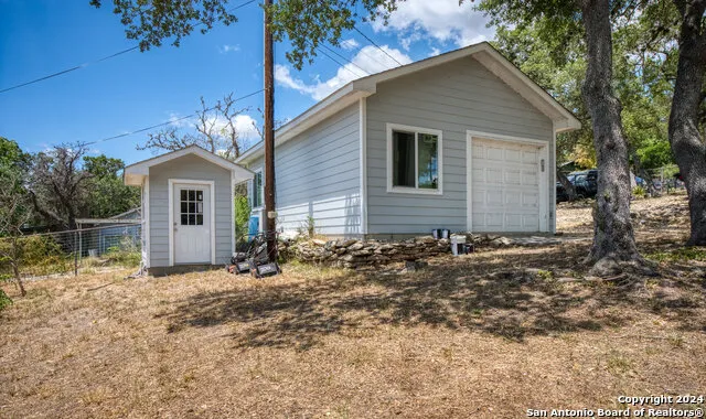 12501 PARK ROAD 37 Lakehills, TX 78063