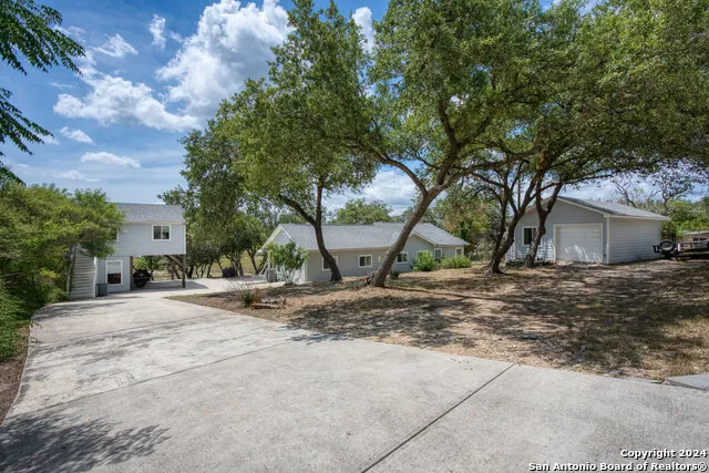 12501 PARK ROAD 37 Lakehills, TX 78063