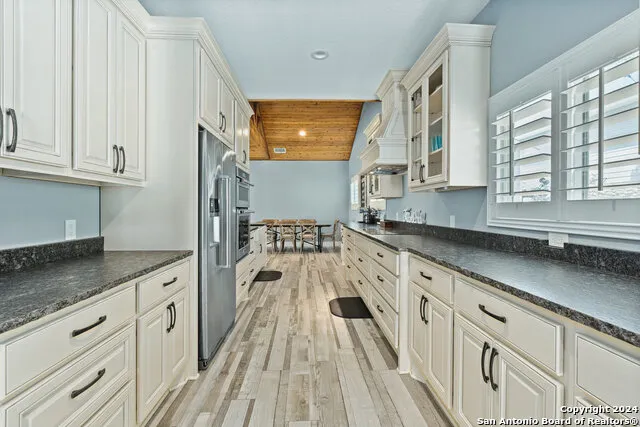12501 PARK ROAD 37 Lakehills, TX 78063