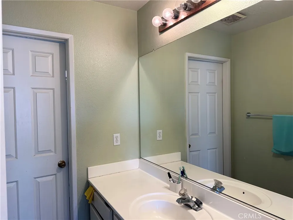 16220 Via Ultimo Moreno Valley, CA 92551