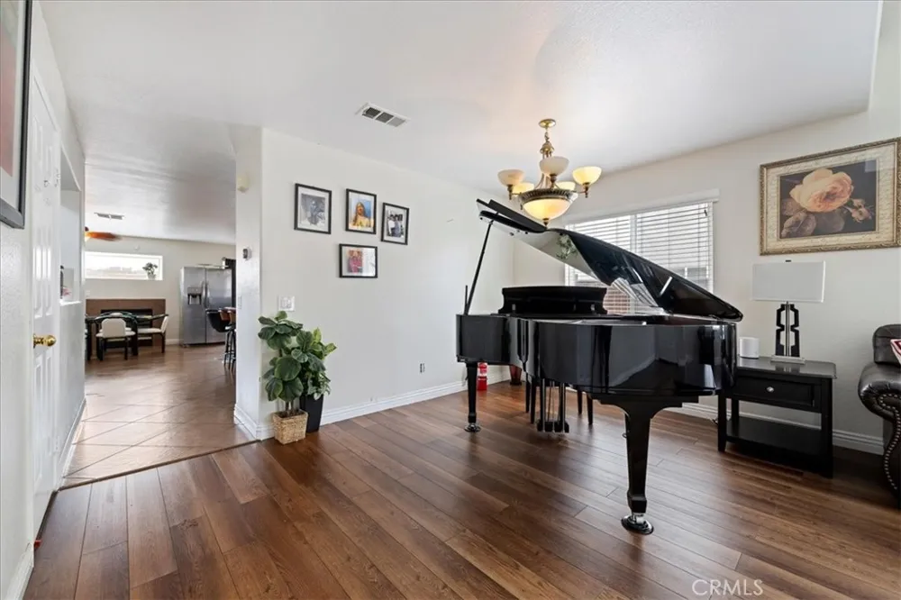 16220 Via Ultimo Moreno Valley, CA 92551