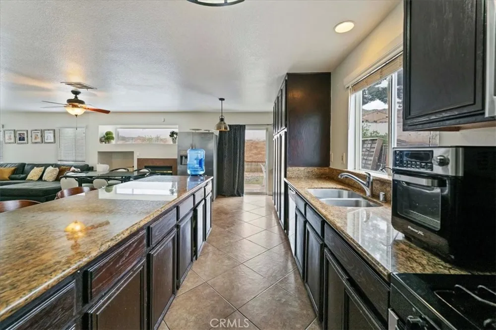 16220 Via Ultimo Moreno Valley, CA 92551
