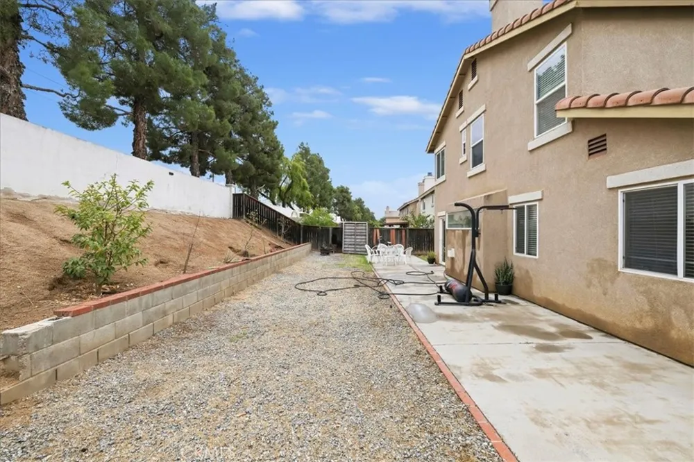 16220 Via Ultimo Moreno Valley, CA 92551
