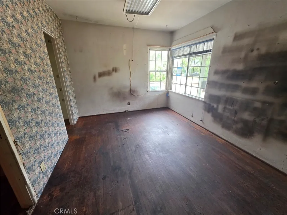 2321 Naomi Street Burbank, CA 91504