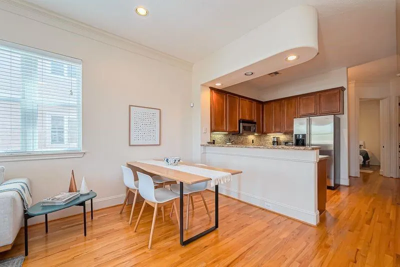 58 Briar Hollow Lane #303 Houston, TX 77027