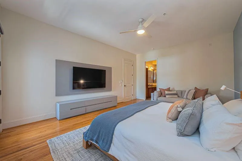 58 Briar Hollow Lane #303 Houston, TX 77027