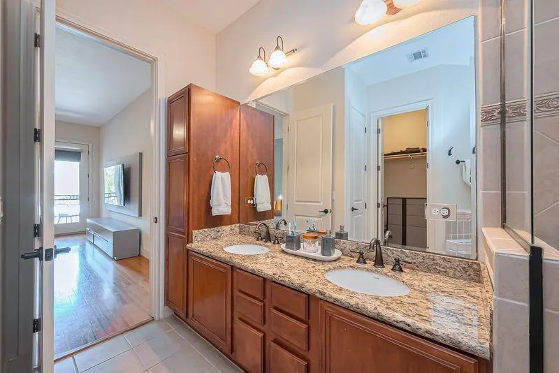 58 Briar Hollow Lane #303 Houston, TX 77027