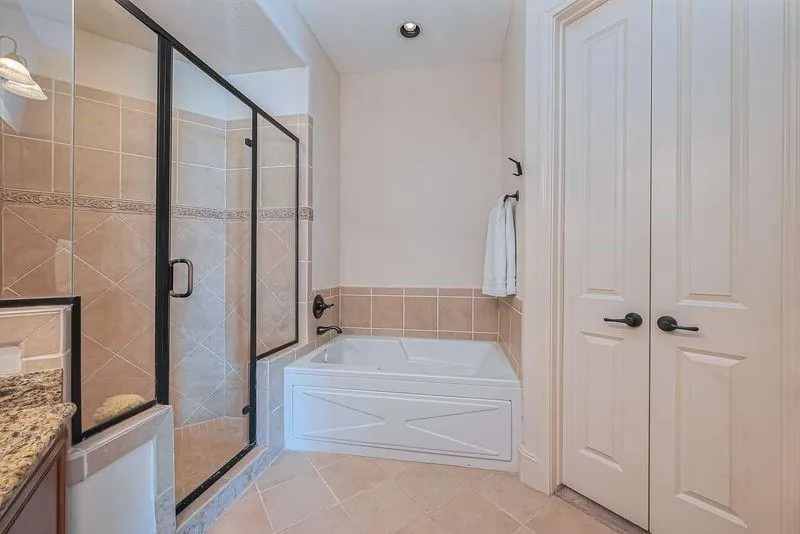 58 Briar Hollow Lane #303 Houston, TX 77027