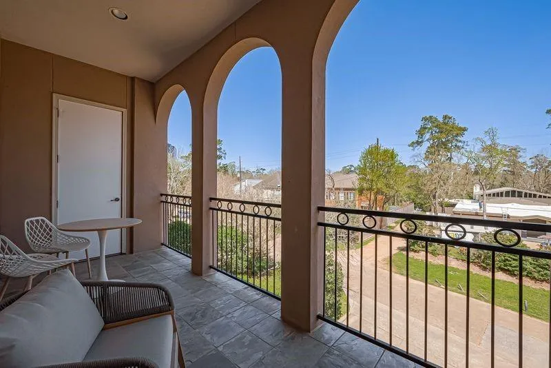 58 Briar Hollow Lane #303 Houston, TX 77027