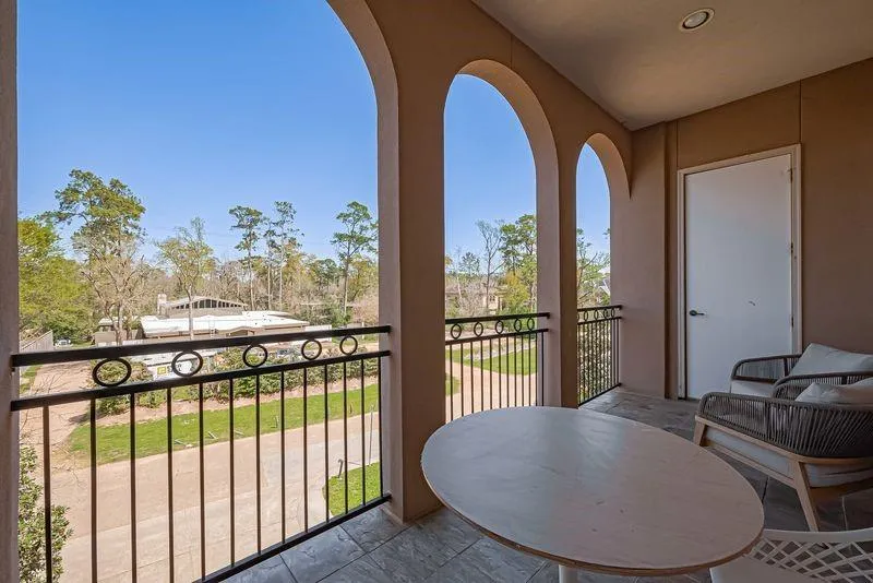 58 Briar Hollow Lane #303 Houston, TX 77027
