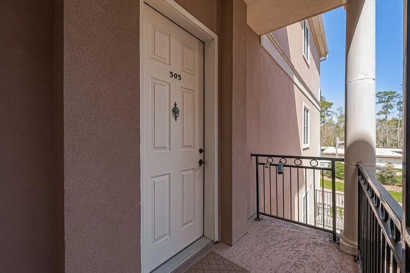 58 Briar Hollow Lane #303 Houston, TX 77027