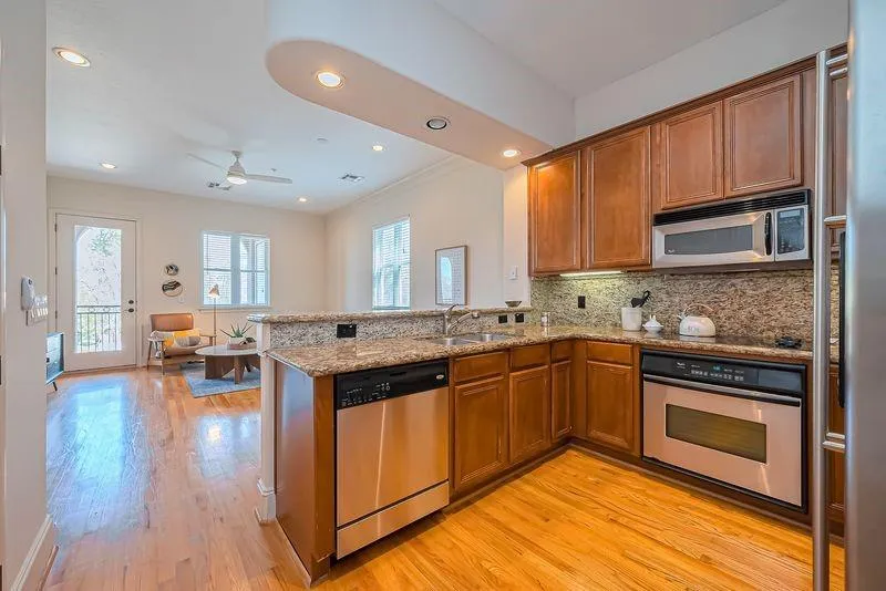 58 Briar Hollow Lane #303 Houston, TX 77027