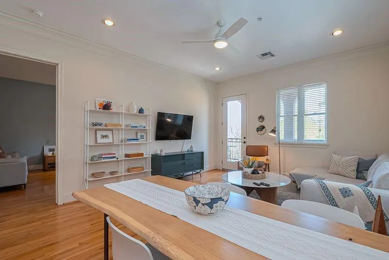 58 Briar Hollow Lane #303 Houston, TX 77027