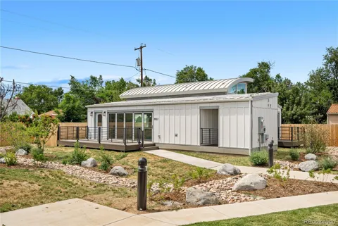 1957 Blackhawk Street