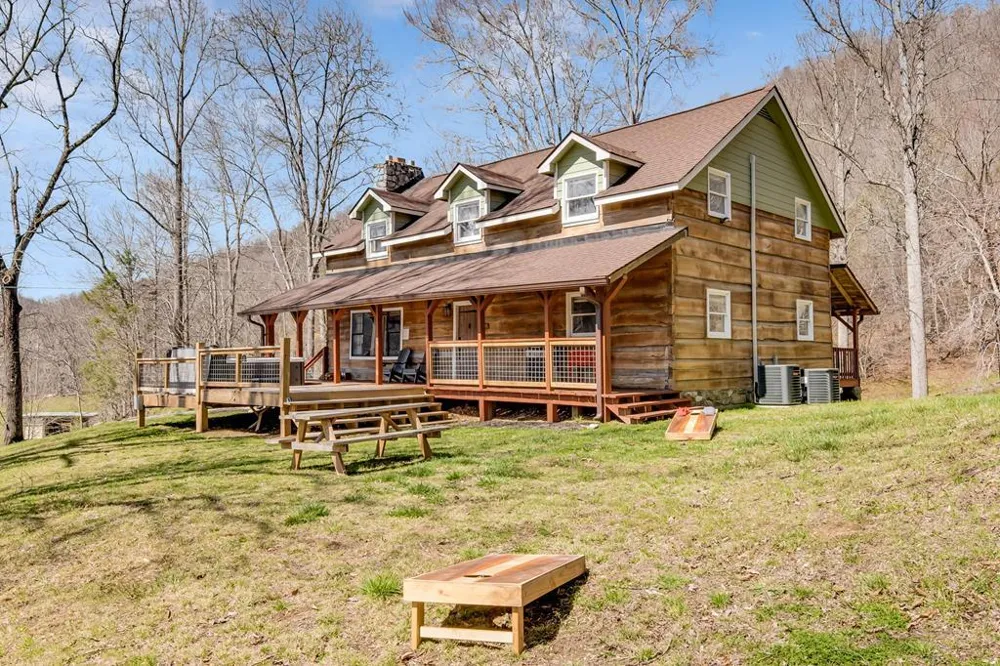 Johns Creek Rd Canton, NC 28716