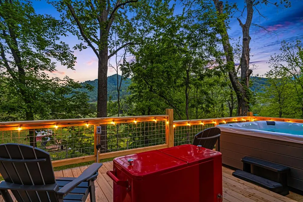 Johns Creek Rd Canton, NC 28716