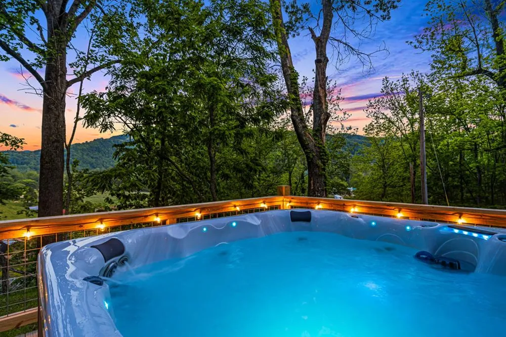 Johns Creek Rd Canton, NC 28716