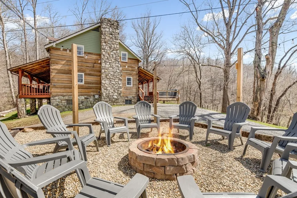 Johns Creek Rd Canton, NC 28716