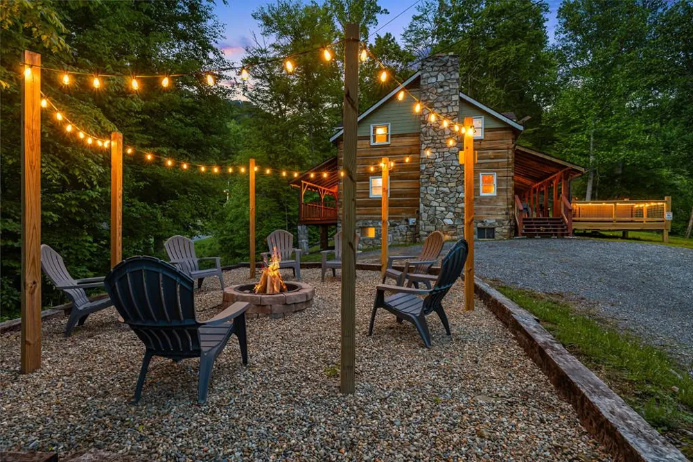 Johns Creek Rd Canton, NC 28716