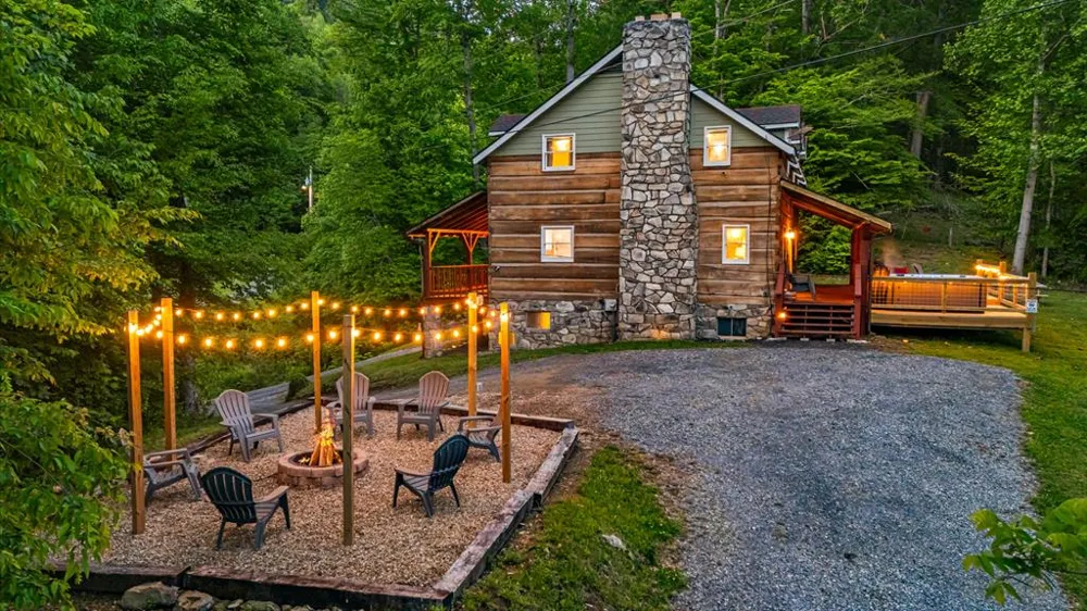 Johns Creek Rd Canton, NC 28716