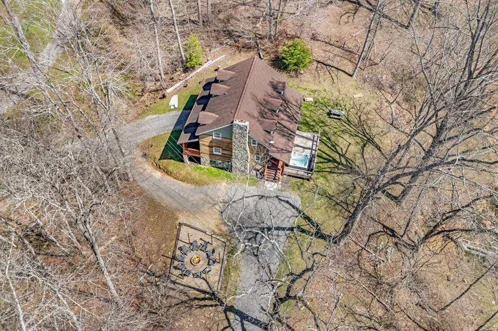 Johns Creek Rd Canton, NC 28716