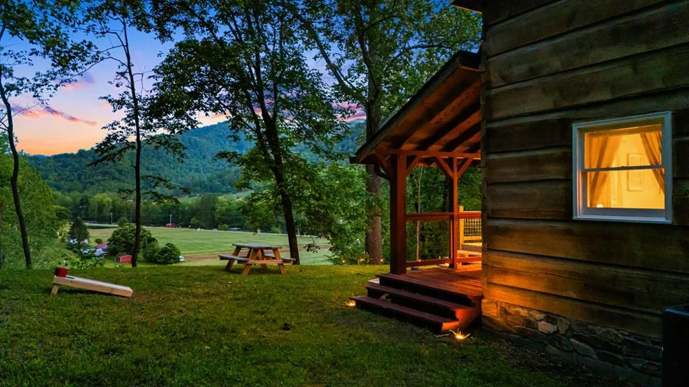 Johns Creek Rd Canton, NC 28716