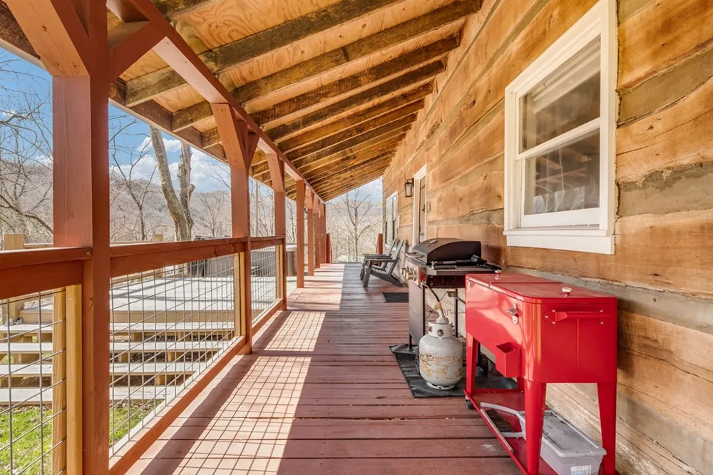 Johns Creek Rd Canton, NC 28716
