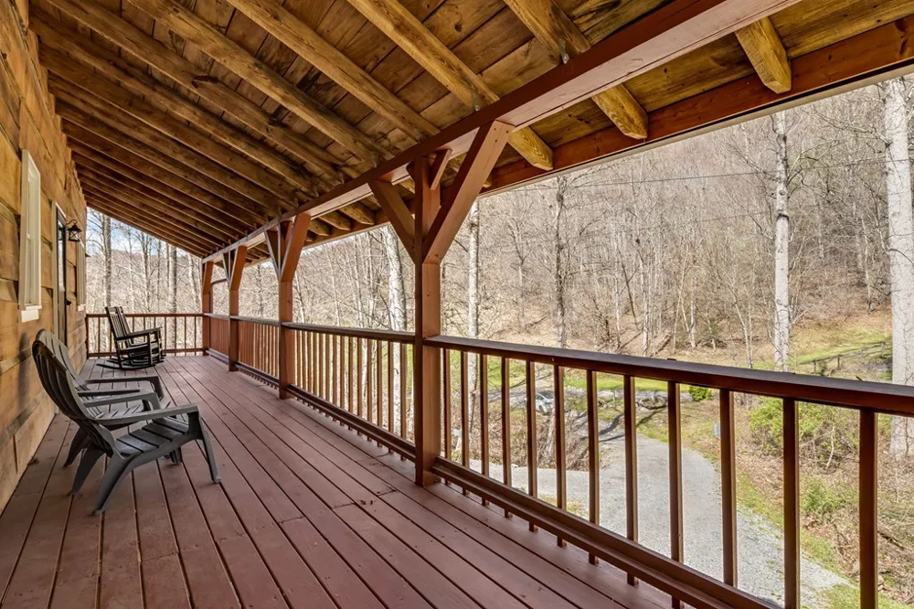Johns Creek Rd Canton, NC 28716