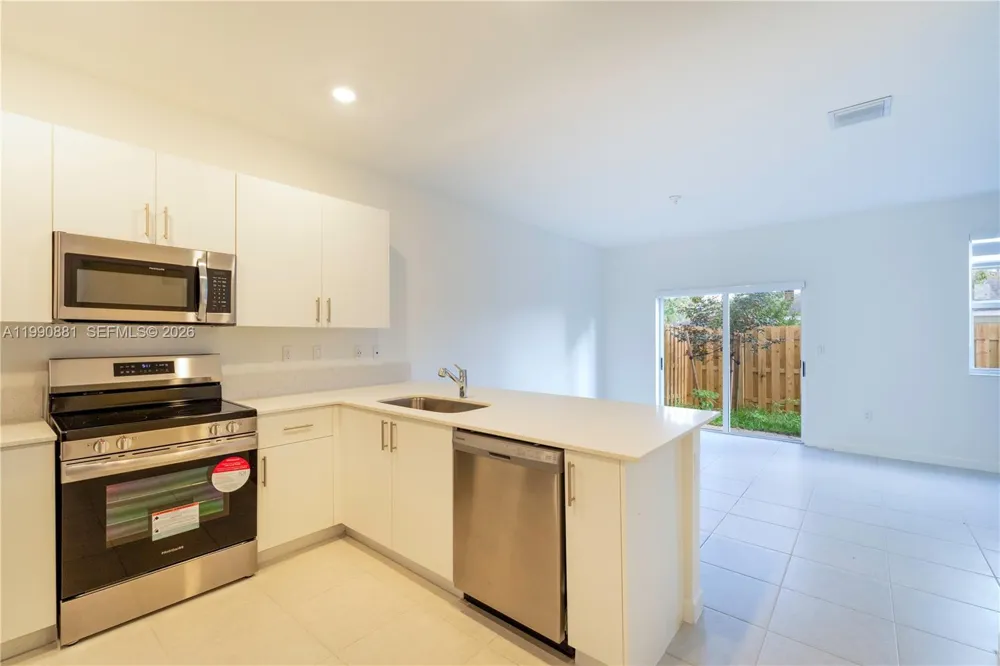 5514 NW 27th St Lauderhill, FL 33313