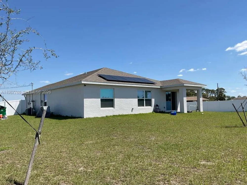 9013 Meadow Cir La Belle, FL 33935