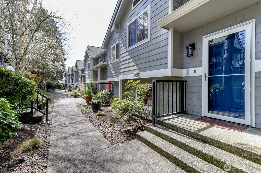 19905 4th Avenue NE #I Poulsbo, WA 98370