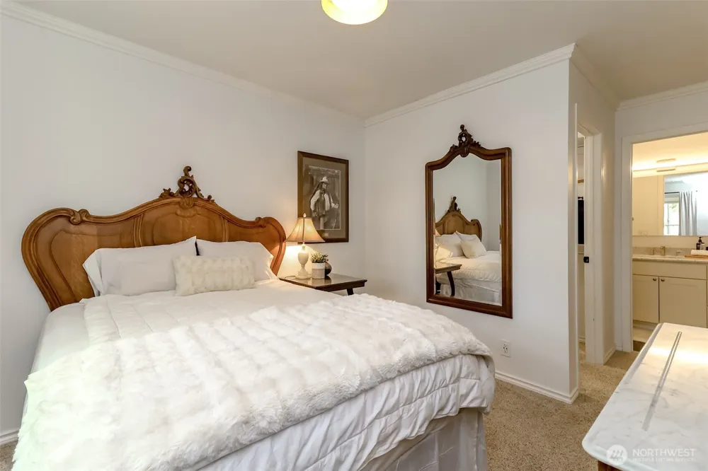 19905 4th Avenue NE #I Poulsbo, WA 98370