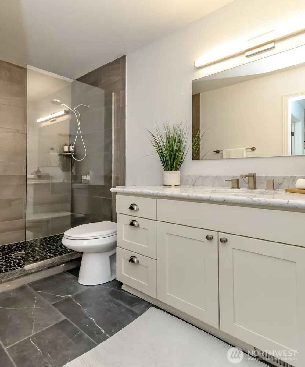 19905 4th Avenue NE #I Poulsbo, WA 98370