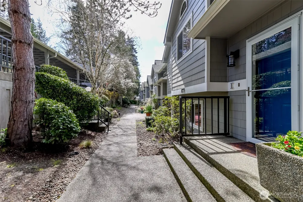 19905 4th Avenue NE #I Poulsbo, WA 98370