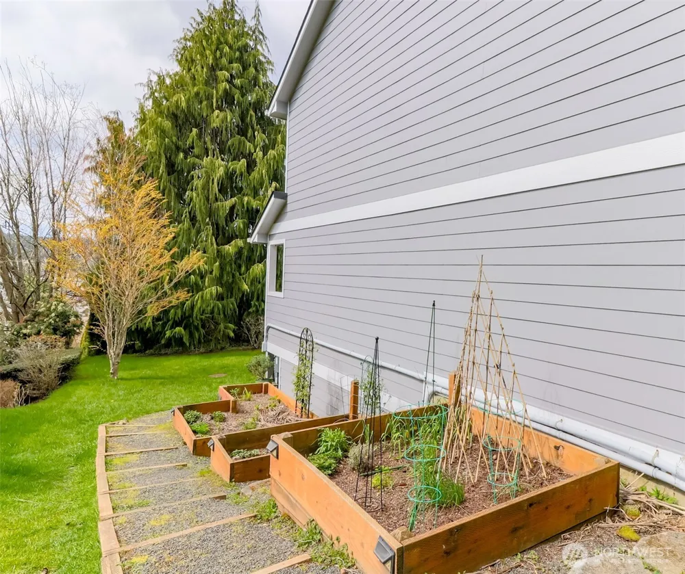 19905 4th Avenue NE #I Poulsbo, WA 98370