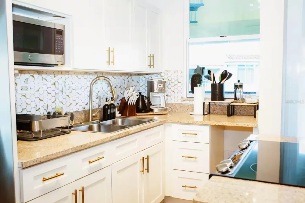180 PALMAS DRIVE #27C Humacao, PR 00791