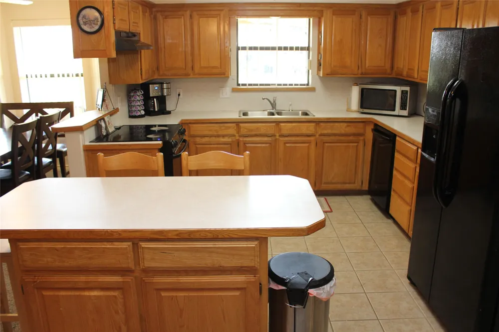 102 Wasco Cove Lake Kiowa, TX 76240