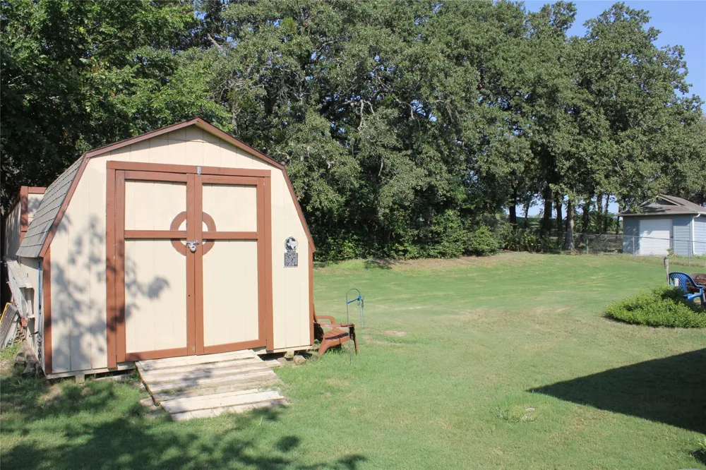 102 Wasco Cove Lake Kiowa, TX 76240