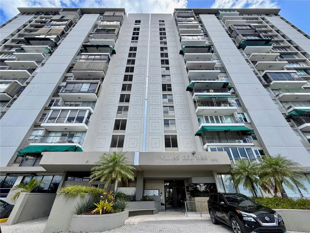 Villas del Mar Este PH AV. ISLA VERDE #H Carolina, PR 00979