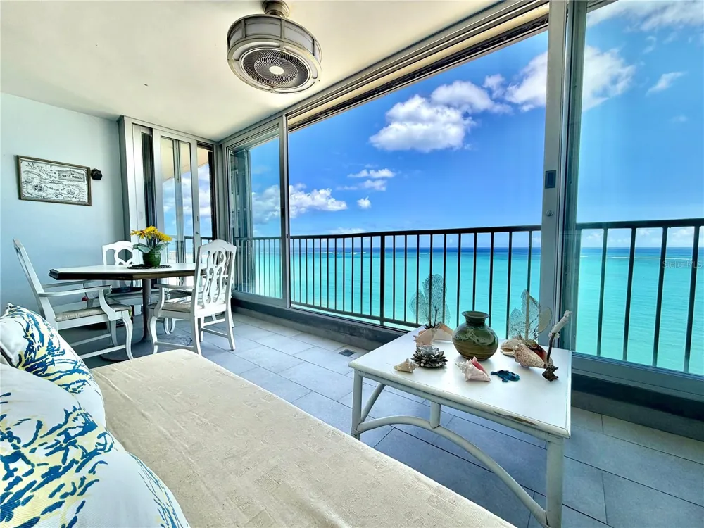 Villas del Mar Este PH AV. ISLA VERDE #H Carolina, PR 00979