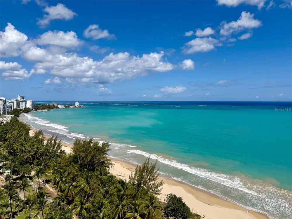 Villas del Mar Este PH AV. ISLA VERDE #H Carolina, PR 00979