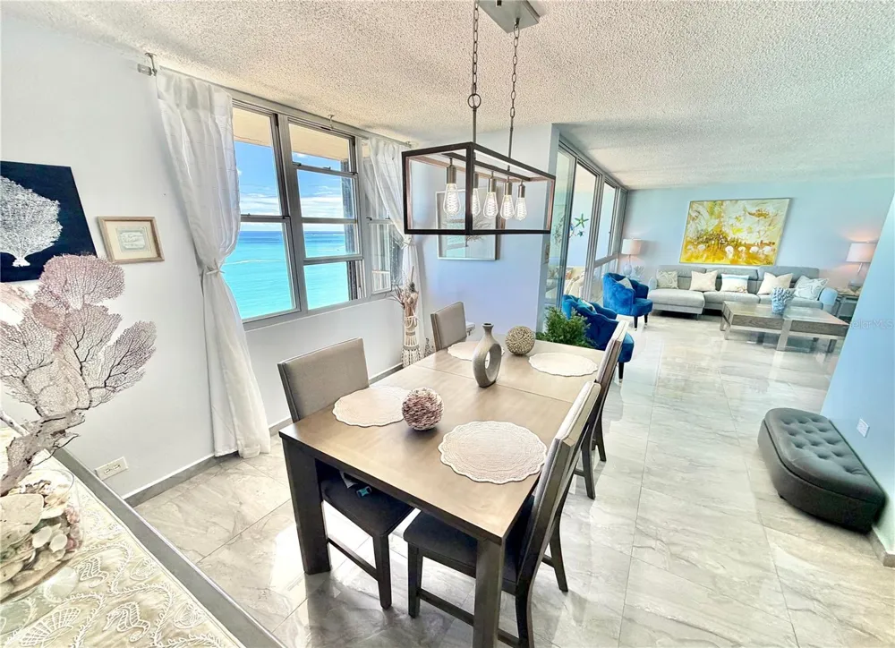 Villas del Mar Este PH AV. ISLA VERDE #H Carolina, PR 00979