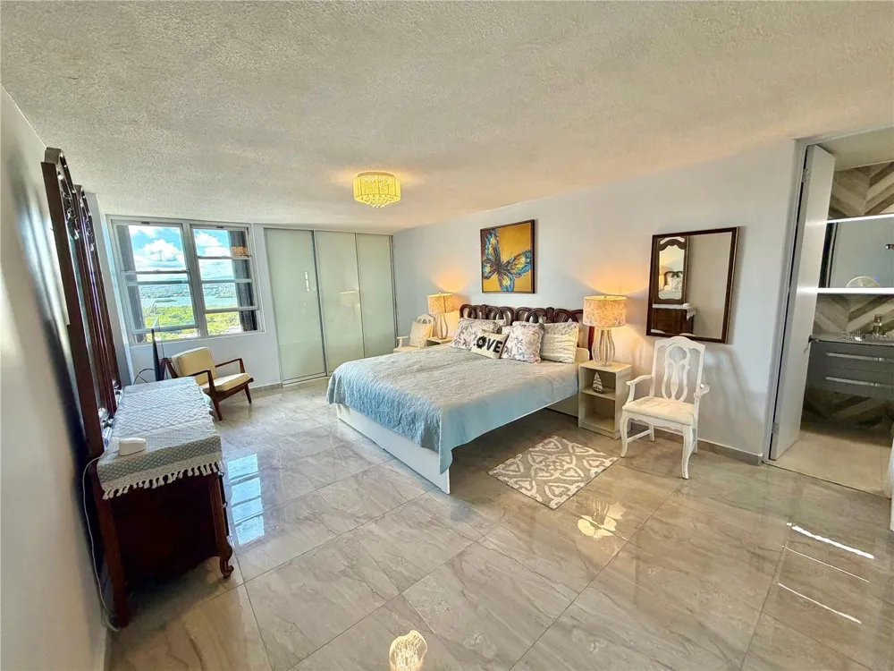 Villas del Mar Este PH AV. ISLA VERDE #H Carolina, PR 00979
