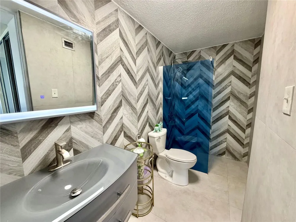 Villas del Mar Este PH AV. ISLA VERDE #H Carolina, PR 00979